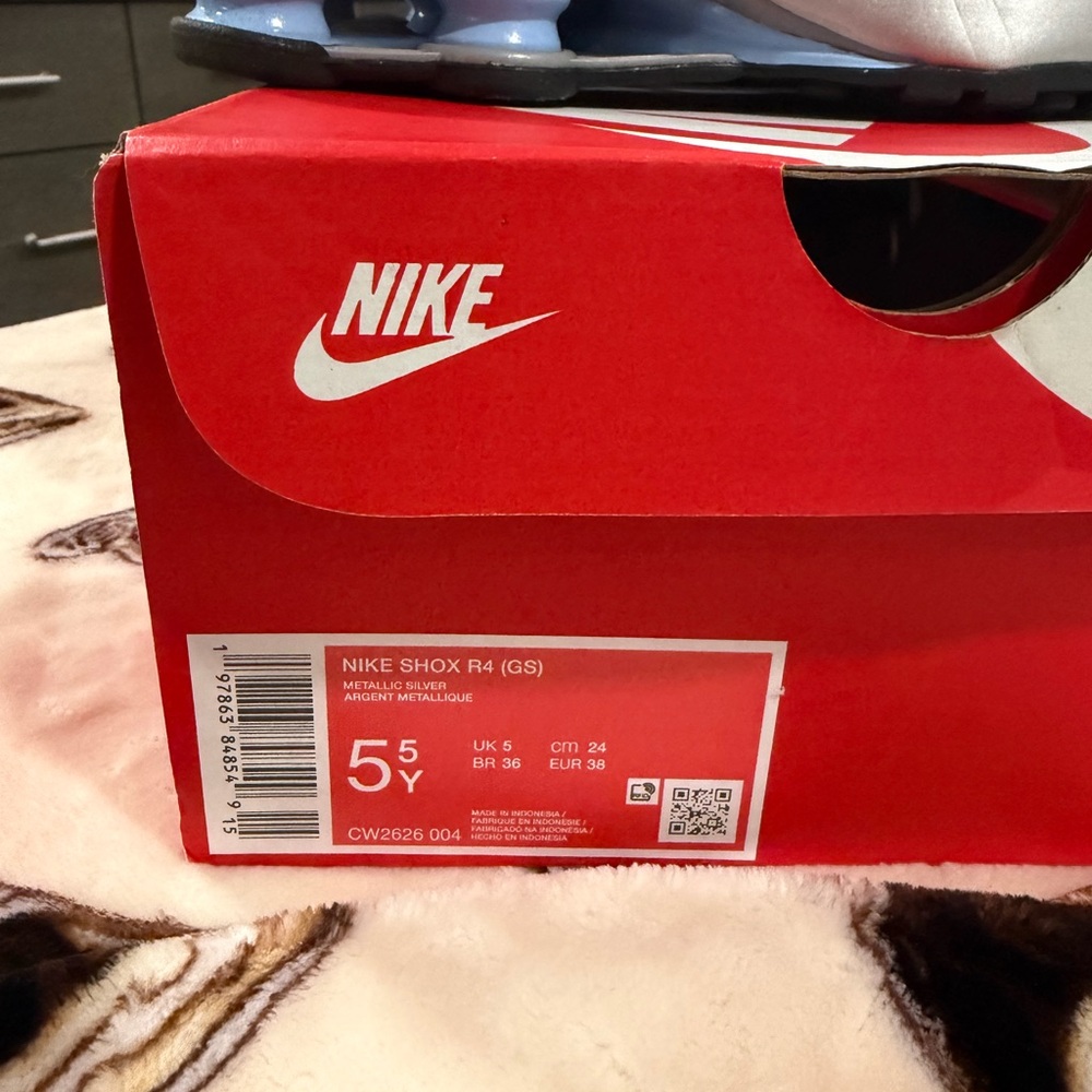 Nike Shox R4 (GS) - Picture 5 of 5